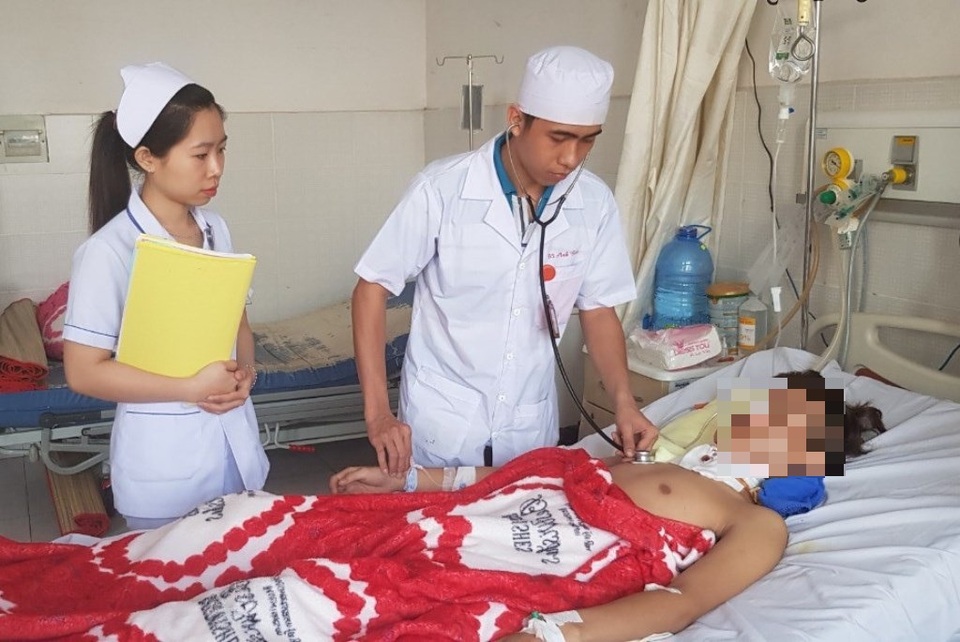 Cần Thơ: Cứu sống nam thanh niên bị đứt rời khí quản - 1 Cần Thơ: Cứu sống nam thanh niên bị đứt rời khí quản - 1