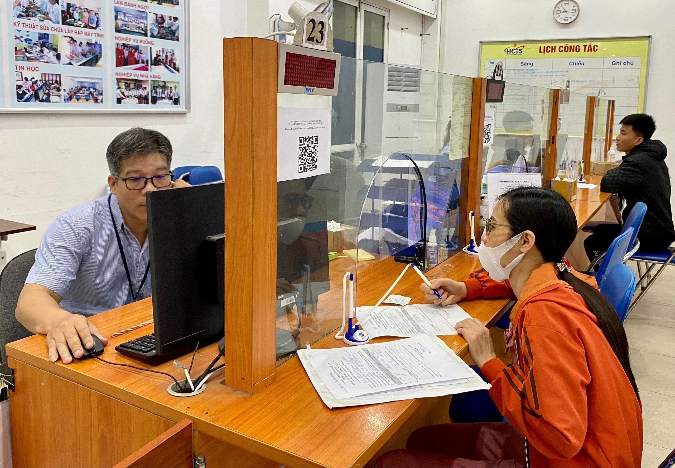 Reforma płac: Czy najniższe pensje urzędników znacząco wzrosły? - 1 Cải cách tiền lương: Lương thấp nhất của công chức tăng đáng kể? - 1