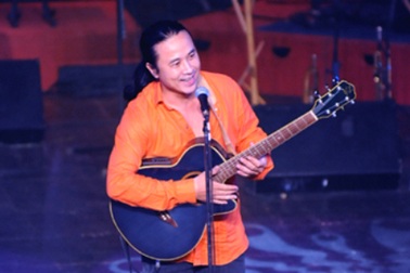 Nhạc sĩ Lê Minh Sơn mừng vì con xếp thứ 55/57 của lớp