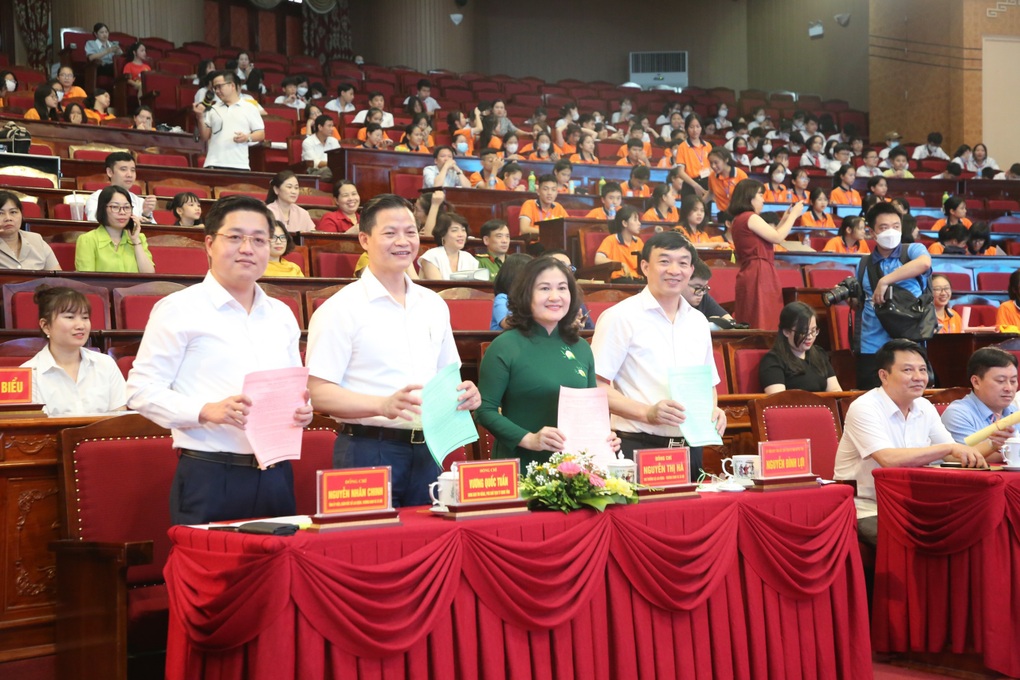 Lãnh đạo Bộ LĐ-TBXH phát động Tháng hành động vì trẻ em - 2 Lãnh đạo Bộ LĐ-TBXH phát động Tháng hành động vì trẻ em - 2