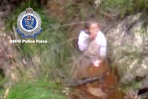 Bé trai 3 tuổi sống sót thần kỳ sau 3 ngày lạc trong rừng ở Australia