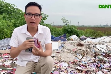 Hàng nghìn thỏi son bị bỏ bên đường, người dân đổ xô đến nhặt