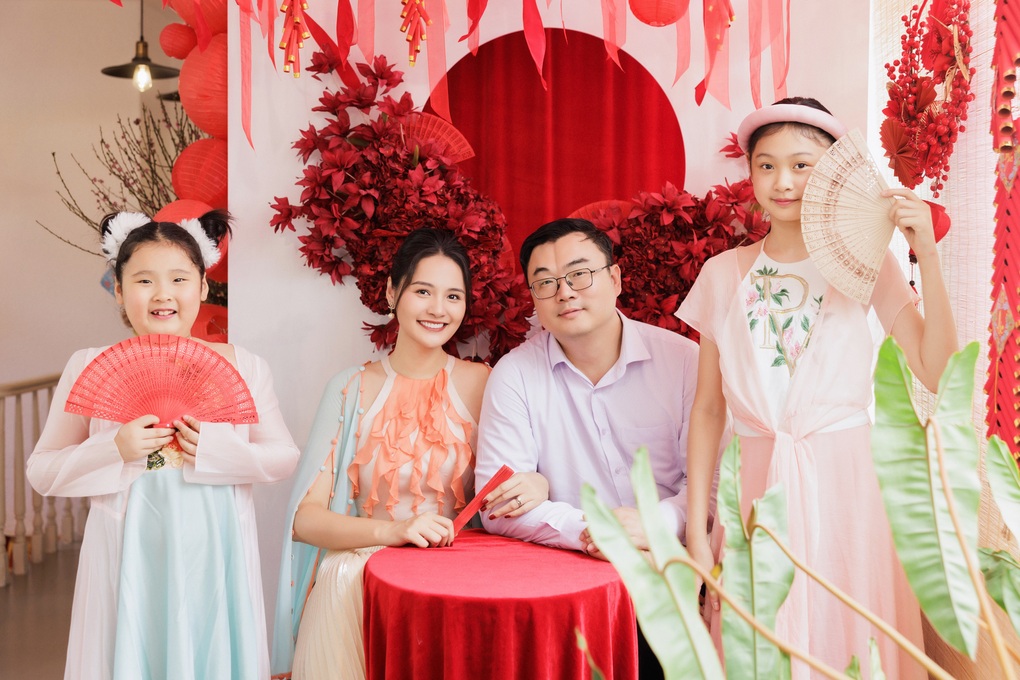 Hoa hậu Hương Giang khoe ảnh chồng con, nhan sắc 2 công chúa gây chú ý - 2 Hoa hậu Hương Giang khoe ảnh chồng con, nhan sắc 2 công chúa gây chú ý - 2