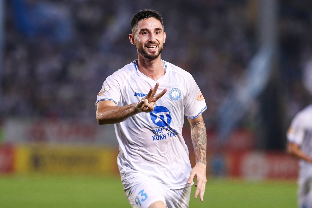 CLB Nam Định thắng đậm Hà Nội FC, xây chắc ngôi đầu V-League - 5 CLB Nam Định thắng đậm Hà Nội FC, xây chắc ngôi đầu V-League - 5