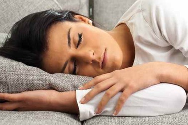 Vì sao có hiện tượng giật mình lúc ngủ?