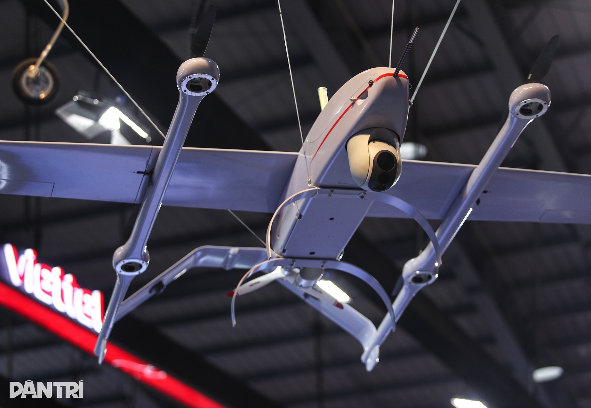 Sức mạnh UAV Việt Nam: Viettel ra mắt loạt chiến binh cảm tử công nghệ cao - 4 Sức mạnh UAV Việt Nam: Viettel ra mắt loạt chiến binh cảm tử công nghệ cao - 4