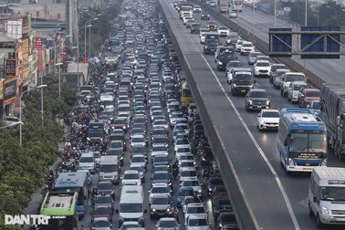 Đề xuất kiểm soát khí thải ô tô ở Hà Nội, TPHCM