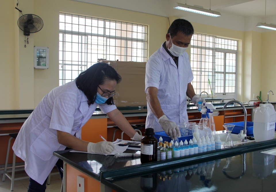 Phú Yên: Các trường THPT vệ sinh, sát khuẩn… đón học sinh trở lại ngày 2/3 - 6 Phú Yên: Các trường THPT vệ sinh, sát khuẩn… đón học sinh trở lại ngày 2/3 - 6