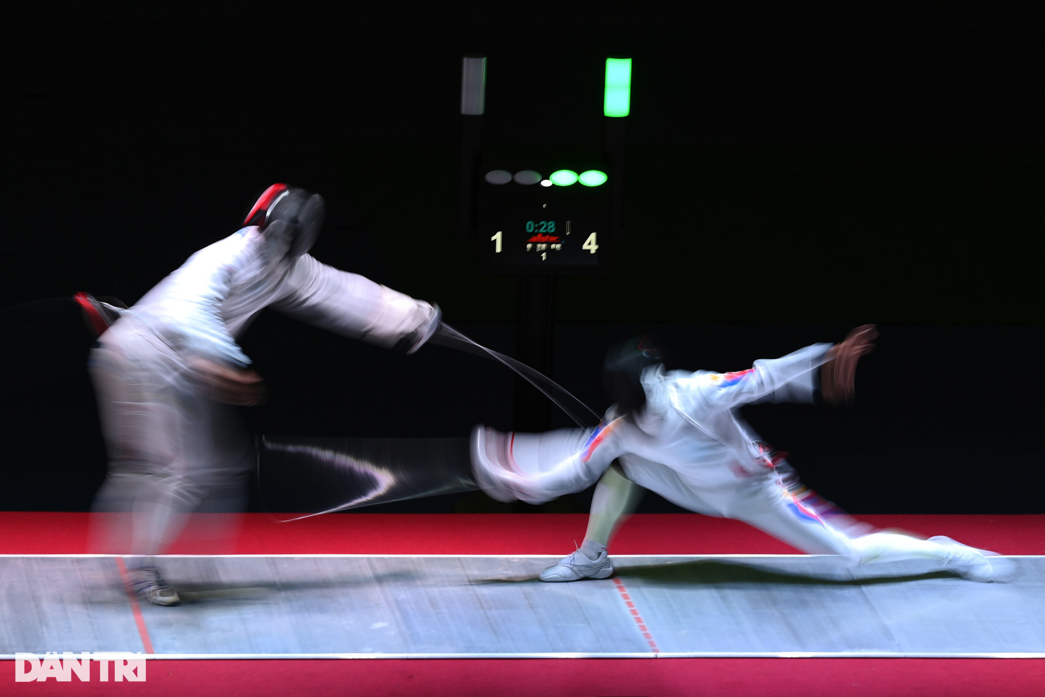Ngắm những đường kiếm sáng loáng nhanh như điện tại SEA Games 31 - 11 Ngắm những đường kiếm sáng loáng nhanh như điện tại SEA Games 31 - 11