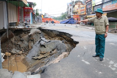 Hố tử thần ở Hà Nội đã "nở" tới hơn 100m2