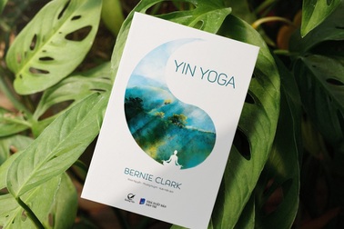 Sách về yin yoga giúp sống thanh thản, đẹp dáng xinh