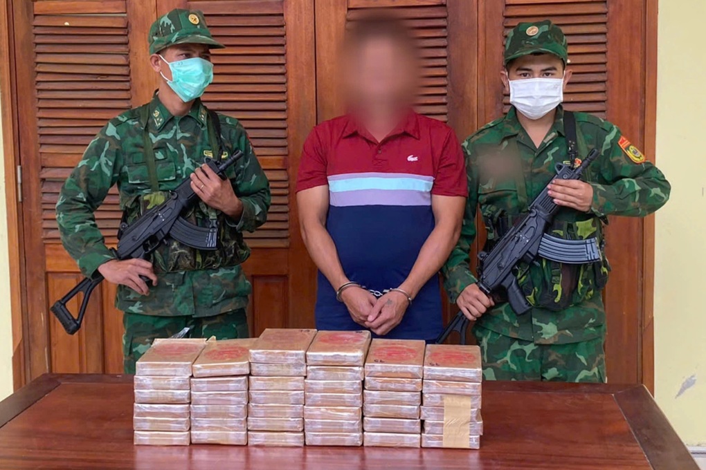 Máy soi chiếu phát hiện bất thường trong lốp ô tô dự phòng - 1 Máy soi chiếu phát hiện bất thường trong lốp ô tô dự phòng - 1