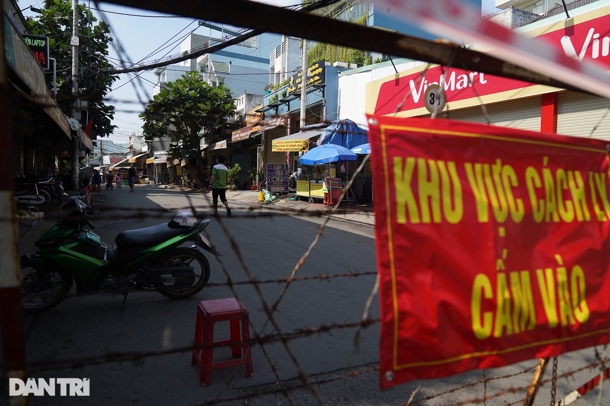 Cuộc sống bình thường mới bên trong khu phong tỏa - 1 Cuộc sống bình thường mới bên trong khu phong tỏa - 1