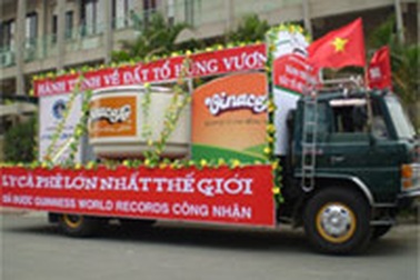 Đưa ly cà phê kỉ lục về đất tổ Hùng Vương