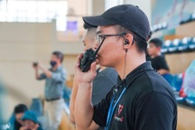 Khó khăn mùa Covid-19, sếp kiêm luôn... nhân viên phục vụ