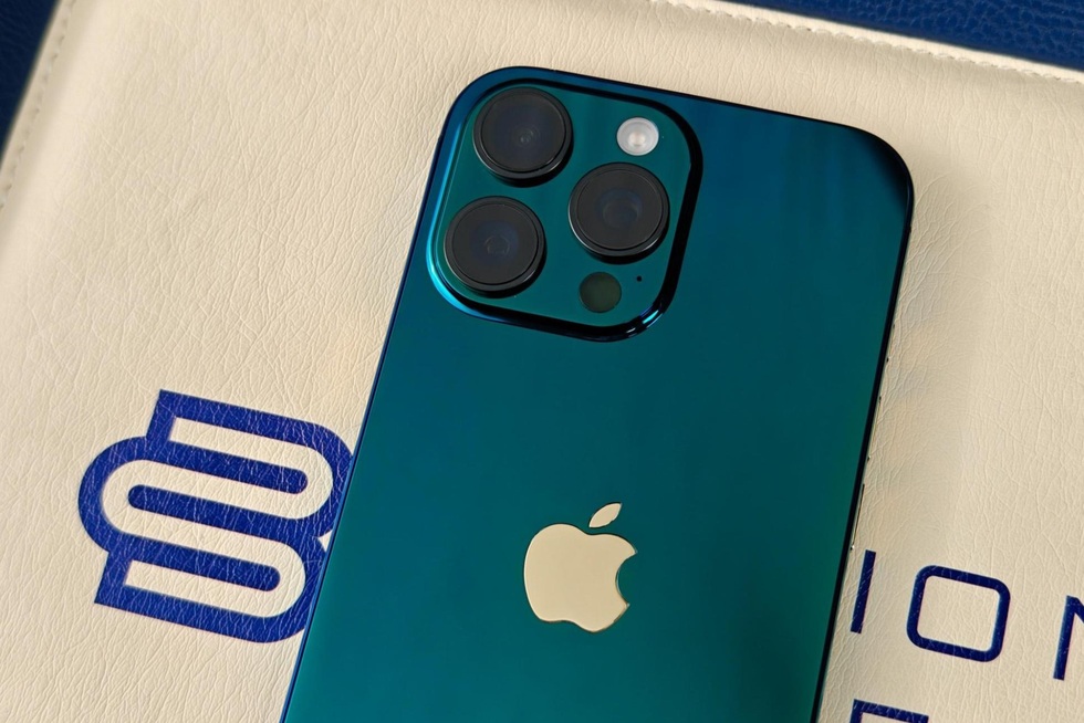 Ngắm iPhone 16 Pro Max bản giới hạn màu xanh ngọc lục bảo - 6 Ngắm iPhone 16 Pro Max bản giới hạn màu xanh ngọc lục bảo - 6