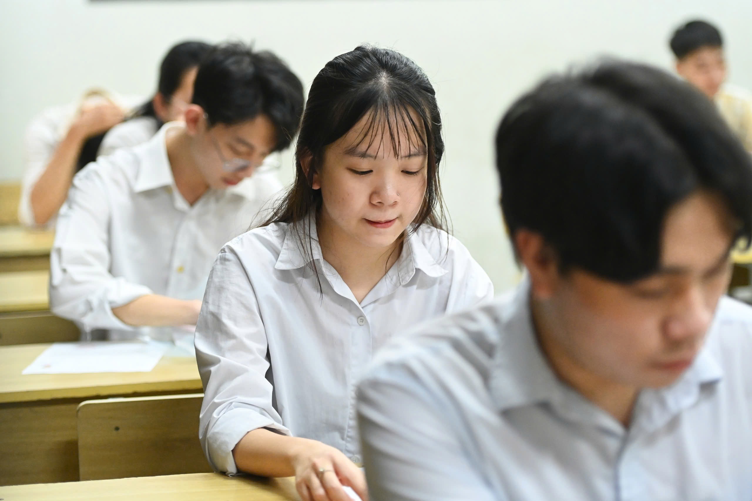 Ngày cuối thi tốt nghiệp THPT 2025: Một phòng có thể có tới 5 môn thi - 1 Ngày cuối thi tốt nghiệp THPT 2025: Một phòng có thể có tới 5 môn thi - 1
