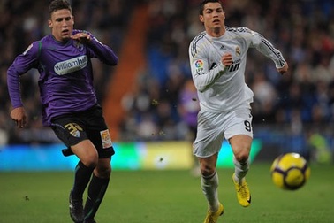 C. Ronaldo tức giận vì thói ăn vạ của cầu thủ Malaga