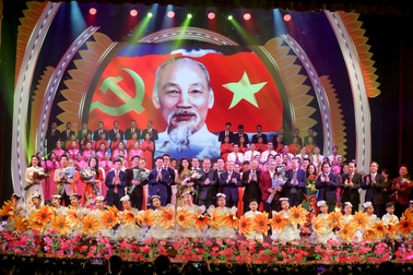 Nhiều cảm xúc đặc biệt trong đêm nghệ thuật "Mùa Xuân dâng Đảng"