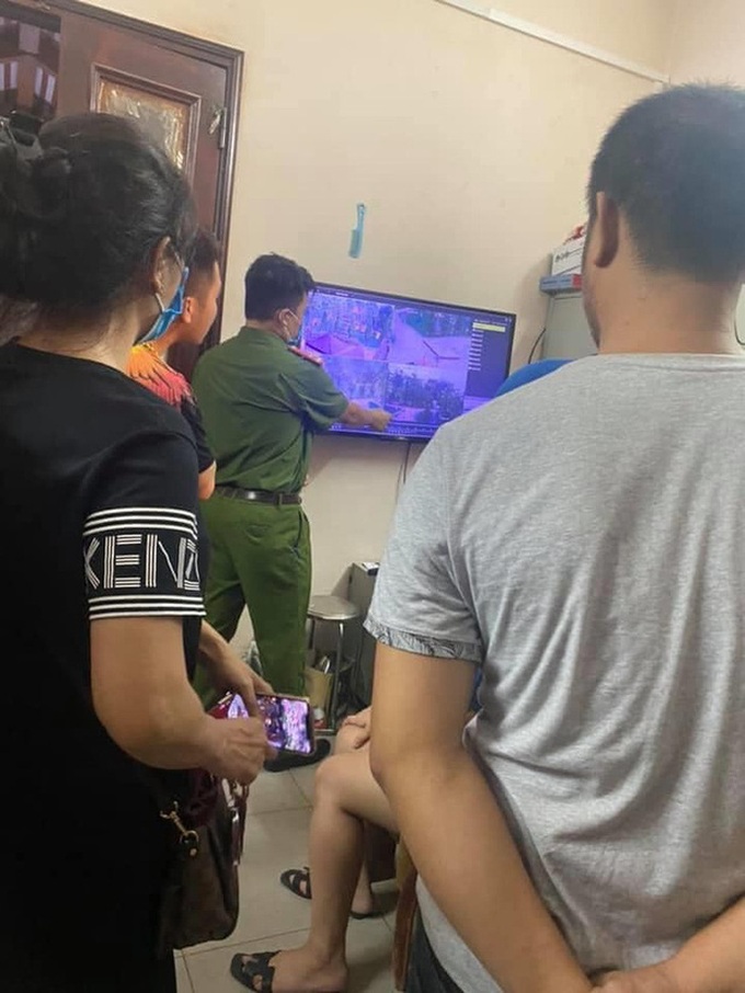 Dàn sao Việt chung tay kêu gọi tìm kiếm bé trai mất tích ở Bắc Ninh: Hoà Minzy đăng tin khẩn, bà xã Tiến Dũng nửa đêm vẫn đi tìm - Ảnh 7. Dàn sao Việt chung tay kêu gọi tìm kiếm bé trai mất tích ở Bắc Ninh: Hoà Minzy đăng tin khẩn, bà xã Tiến Dũng nửa đêm vẫn đi tìm - Ảnh 7.
