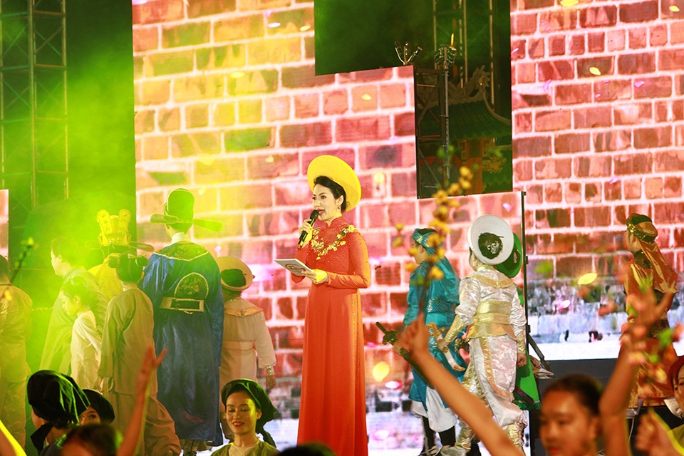 Trung tâm Ca nhạc nhẹ TPHCM lưu diễn cho kiều bào dịp Tết Canh Tý - 3 Trung tâm Ca nhạc nhẹ TPHCM lưu diễn cho kiều bào dịp Tết Canh Tý - 3