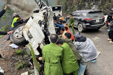 Ô tô lao xuống vực sâu ở Tuyên Quang, 3 người bị thương