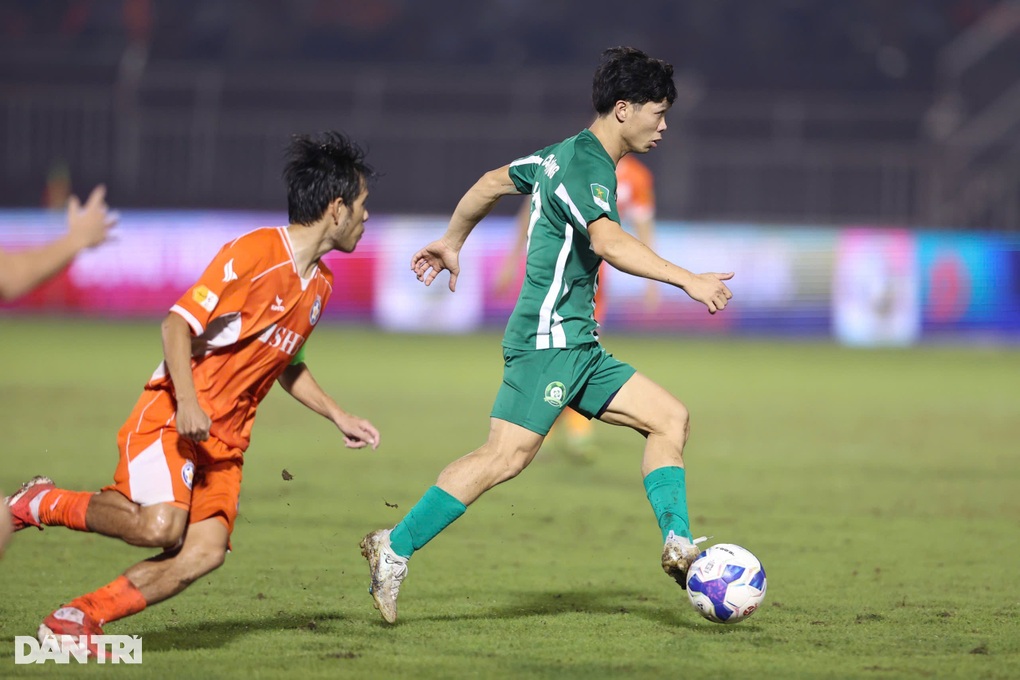 Công Phượng và CLB Bình Phước lỡ vé V-League: Tiền không phải điều kiện đủ - 2 Công Phượng và CLB Bình Phước lỡ vé V-League: Tiền không phải điều kiện đủ - 2