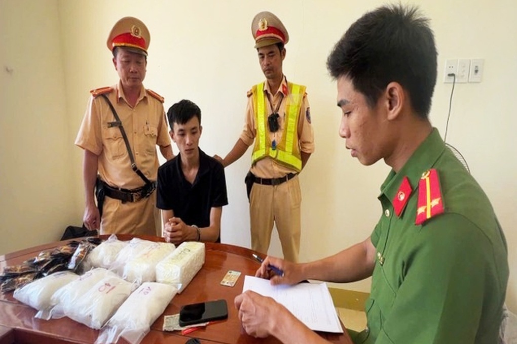 Thanh niên 23 tuổi giấu 6kg ma túy trong hộp sữa yến mạch - 1 Thanh niên 23 tuổi giấu 6kg ma túy trong hộp sữa yến mạch - 1
