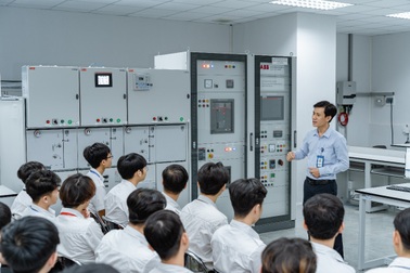 Đại học Công nghiệp TPHCM đầu tư phòng thí nghiệm trọng điểm Smart Grids của ABB