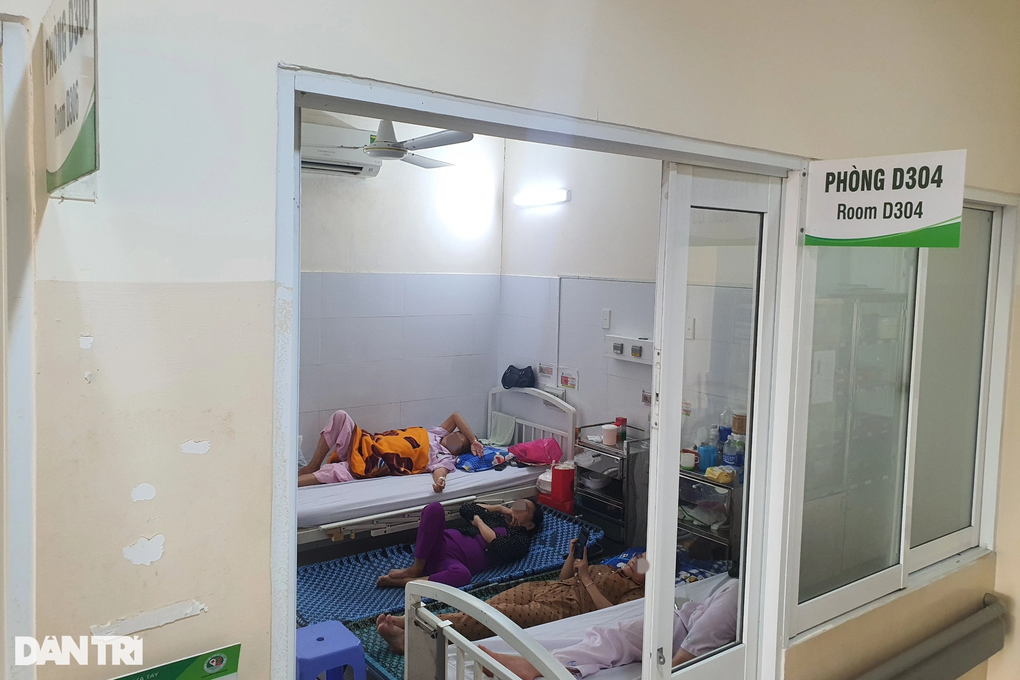 Sốt xuất huyết hành chàng trai trẻ: Bệnh 2 ngày đã sốc nặng - 4 Sốt xuất huyết hành chàng trai trẻ: Bệnh 2 ngày đã sốc nặng - 4
