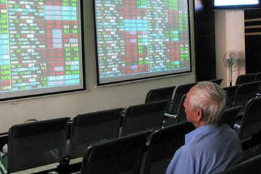 Cổ phiếu bất động sản trong “vòng xoáy” giảm giá