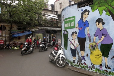 Hàng loạt tranh tường chống bãi rác tự phát bừa bãi ở Hà Nội