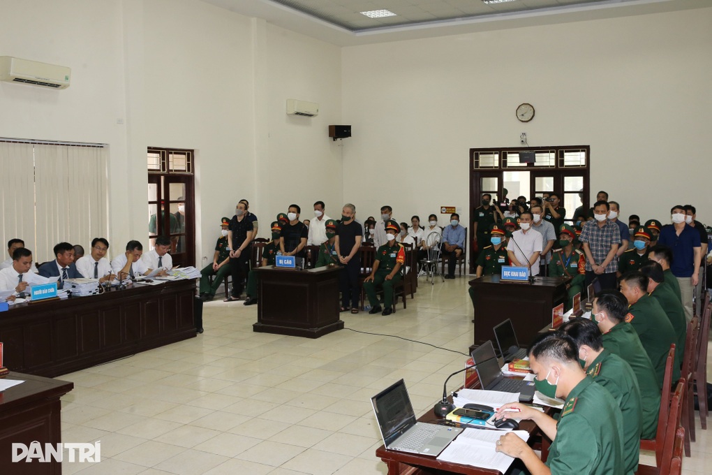 9 cán bộ quân đội hầu tòa trong vụ án buôn lậu hơn 198 triệu lít xăng - 2