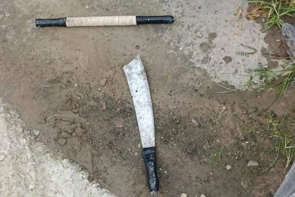 Người đàn ông 40 tuổi bị nhóm côn đồ chém dã man giữa đường - 1 Người đàn ông 40 tuổi bị nhóm côn đồ chém dã man giữa đường - 1