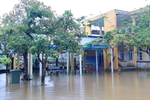 Thừa Thiên Huế: Hàng ngàn học sinh nghỉ học trước ngày khai giảng do ngập lụt