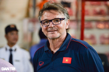 HLV Troussier và gánh nặng kỳ vọng