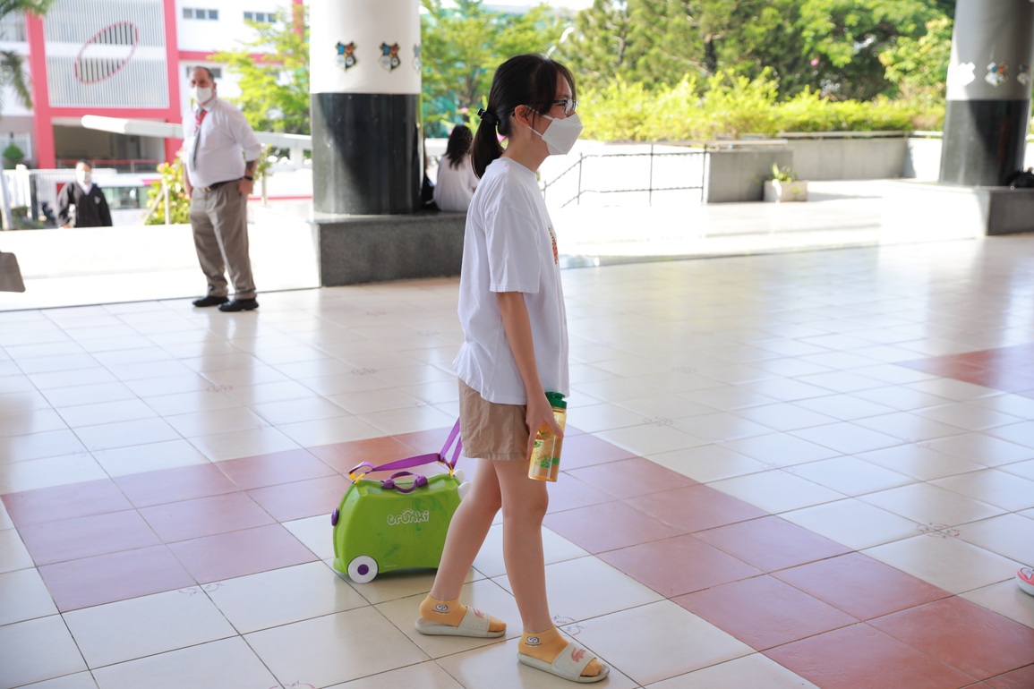 Nữ hiệu trưởng mặc đồ ngủ đi làm - 2 Nữ hiệu trưởng mặc đồ ngủ đi làm - 2
