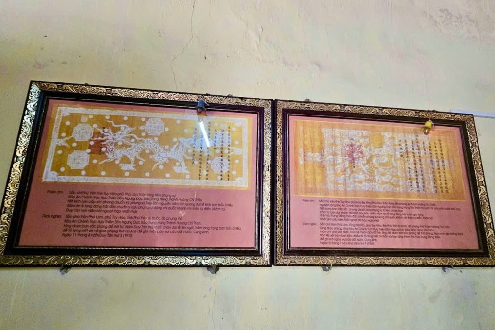 Nỗi lo sắc phong, hiện vật cổ hàng trăm năm tuổi hư hại vì bão lũ - 2