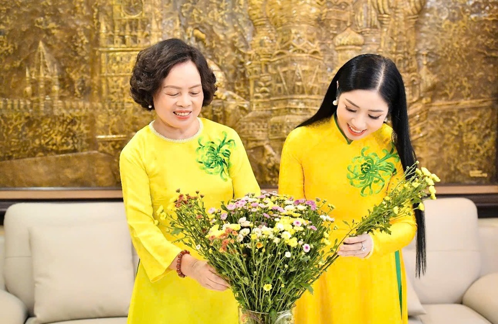 NSƯT - Sao Mai Phương Nga tặng mẹ món quà ý nghĩa nhân mùa Vu Lan - 2 NSƯT - Sao Mai Phương Nga tặng mẹ món quà ý nghĩa nhân mùa Vu Lan - 2