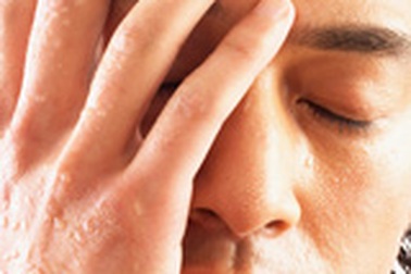 Mẹo nhỏ trị chứng mồ hôi tay