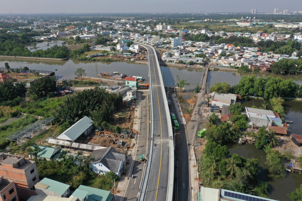 Dân vùng ven Sài Gòn háo hức chờ cây cầu xây 8 năm mới xong - 2 Dân vùng ven Sài Gòn háo hức chờ cây cầu xây 8 năm mới xong - 2