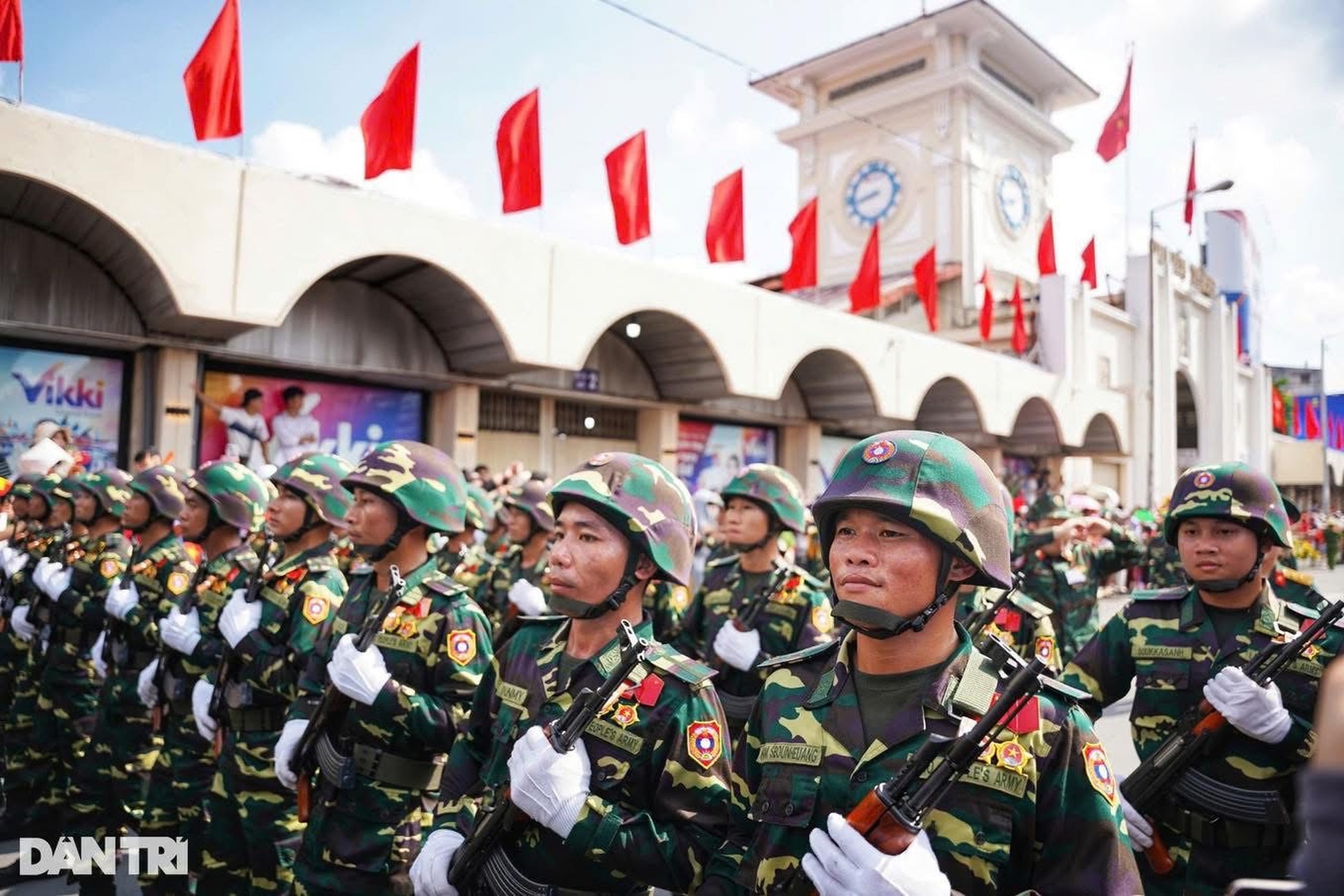 TPHCM: Rực rỡ cờ hoa, khát vọng và dấu ấn những thương hiệu ngân hàng - 13 TPHCM: Rực rỡ cờ hoa, khát vọng và dấu ấn những thương hiệu ngân hàng - 13