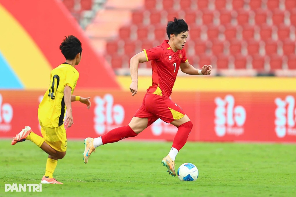 Đình Bắc được vinh danh, hé lộ bí quyết đánh bại U22 Malaysia - 1