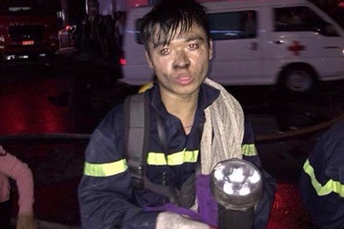 Chuyện người lính trẻ giải cứu 50 người trong đám cháy