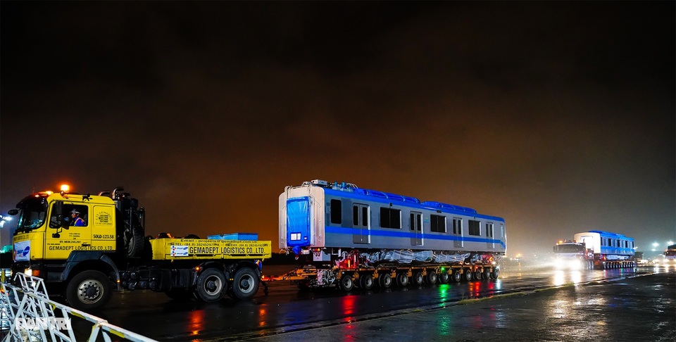 Sáng nay TPHCM đón thêm 2 đoàn tàu metro số 1 - 2 Sáng nay TPHCM đón thêm 2 đoàn tàu metro số 1 - 2