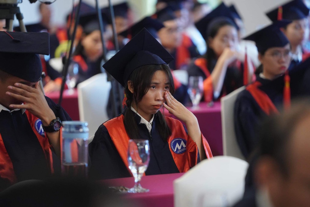 Trao học bổng Nâng bước thủ khoa cho 140 sinh viên xuất sắc - 3 Trao học bổng Nâng bước thủ khoa cho 140 sinh viên xuất sắc - 3