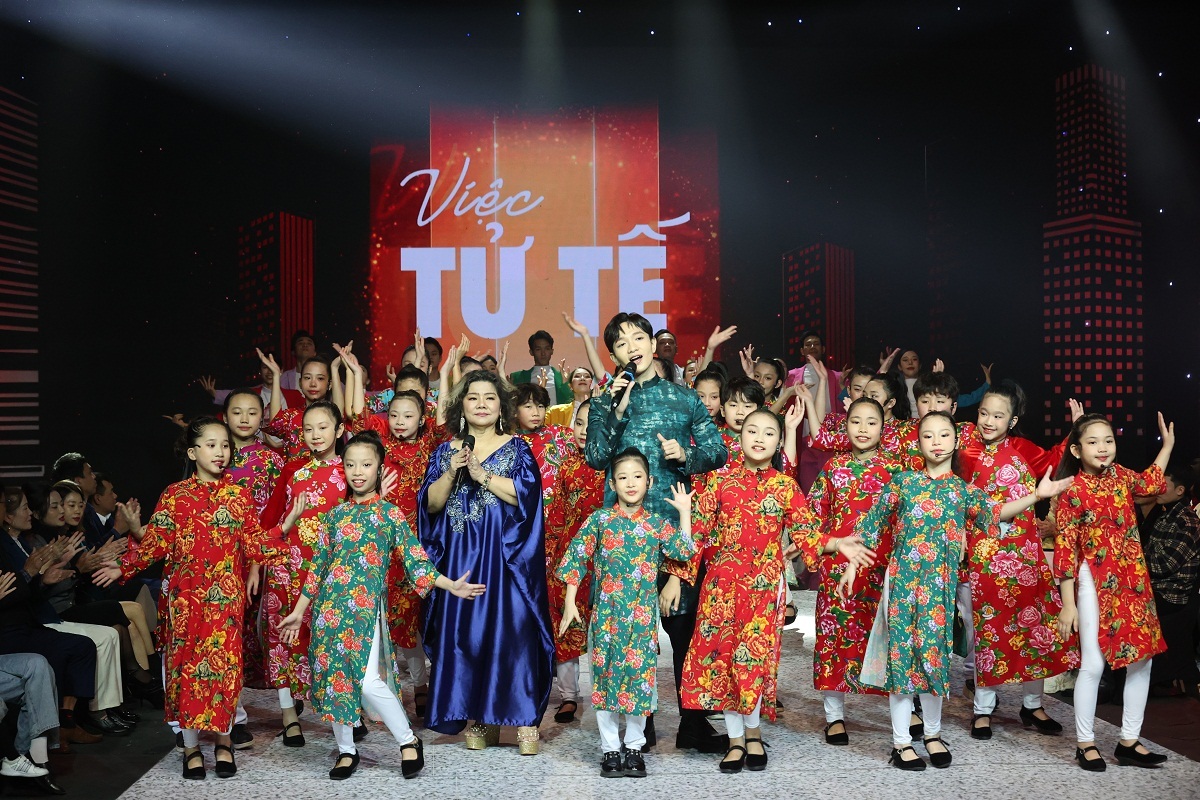 Ca si Thanh Hoa va Hoang Dung.JPG Ca si Thanh Hoa va Hoang Dung.JPG