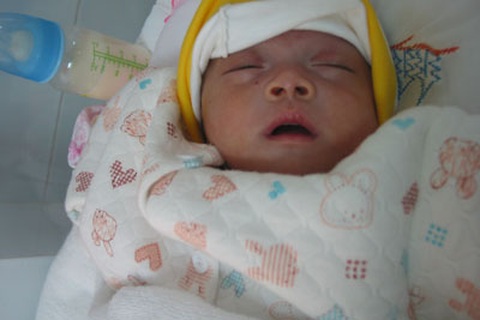 Bệnh viện sẽ giải quyết nhanh gọn để ông ngoại bé Ngọc Anh nhận cháu