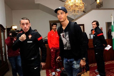 C.Ronaldo bị chính cổ động viên nhà giễu cợt