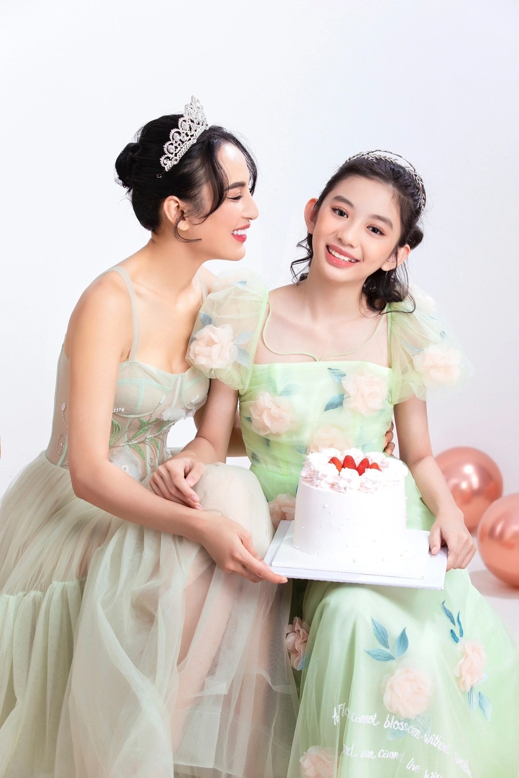 Con gái Hoa hậu Ngọc Diễm: 13 tuổi cao 1,67m, nhan sắc trong veo - 8 Con gái Hoa hậu Ngọc Diễm: 13 tuổi cao 1,67m, nhan sắc trong veo - 8